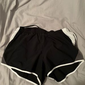 Nike shorts size medium